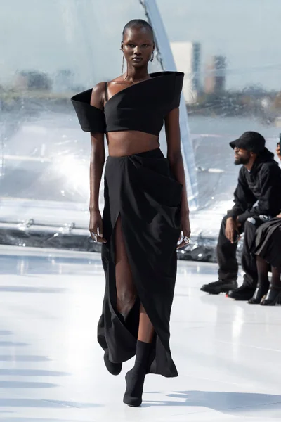 Look 10
